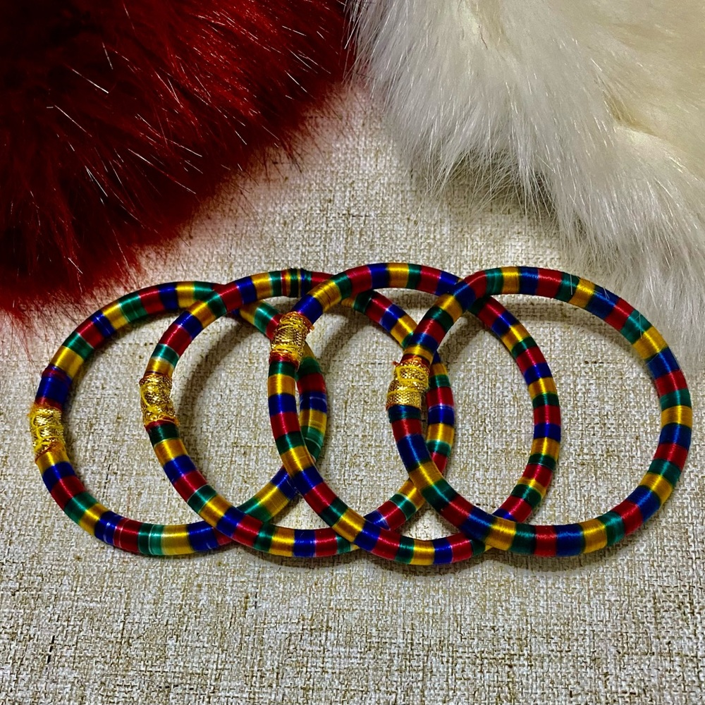 🪅SET OF 5 BRACELETS, MADE OF PLASTIC, AND MADE WITH COLORED THREADS🪅 ⛩️#COA